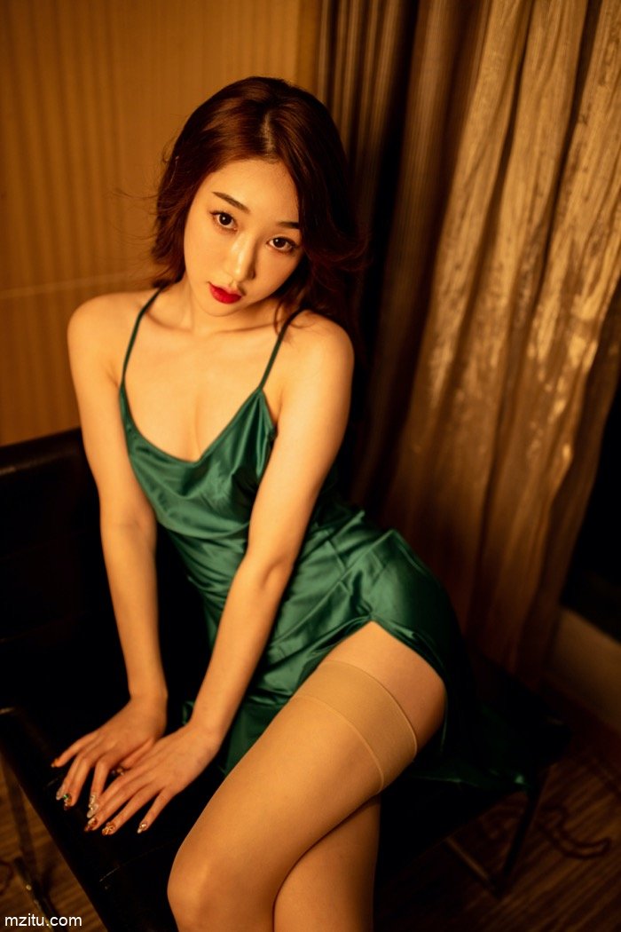 清纯妹子小九月床照流出 双腿打开尺度超大(17)