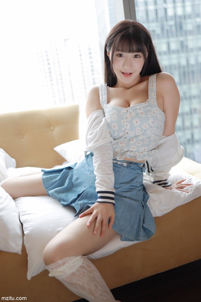 性感少女朱可儿上演短裙诱惑，露出肥臀引人后入(24)