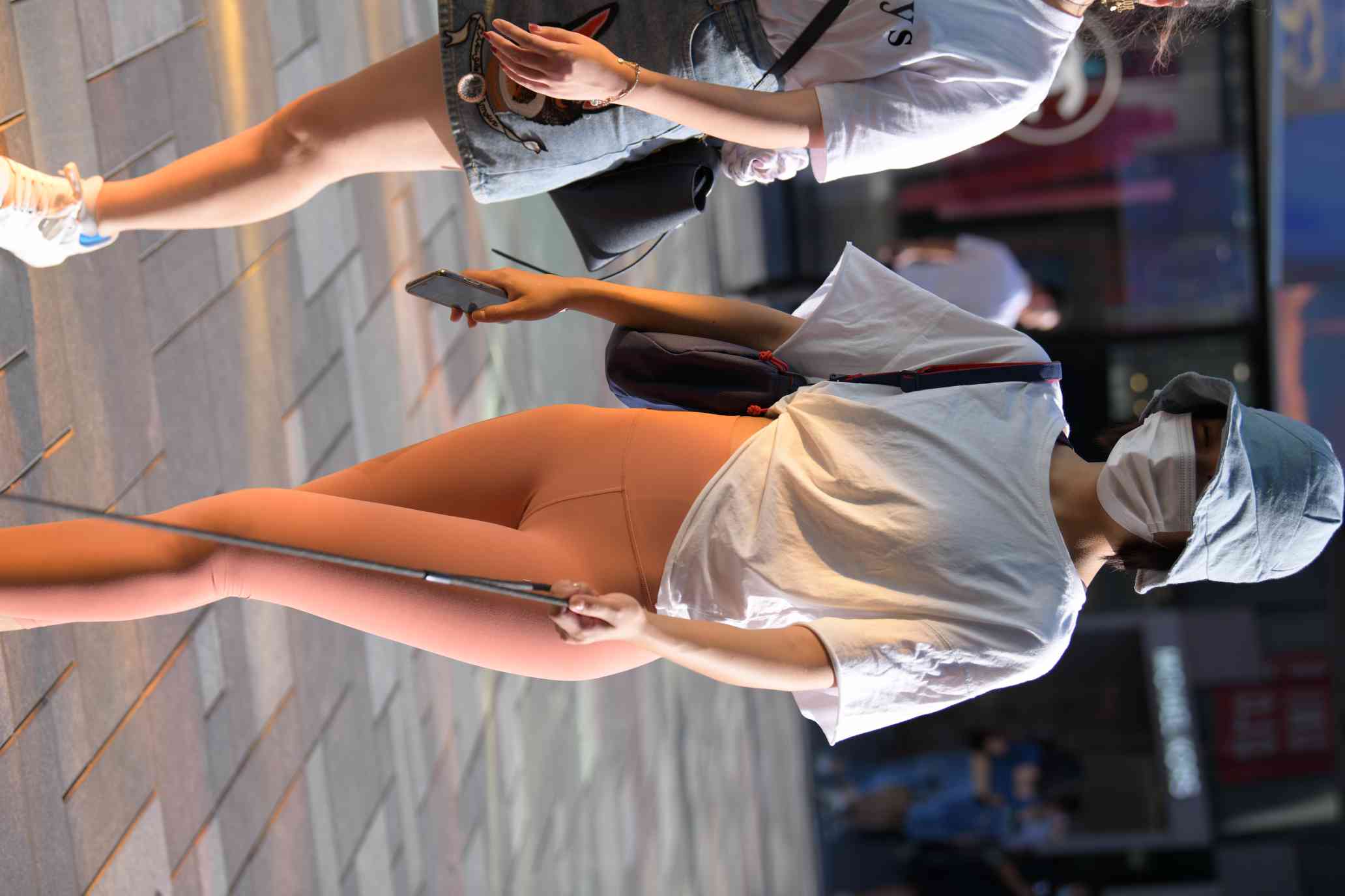 图片[2]-【免费】遛狗的瑜伽裤女人【60P】04031-多米街拍