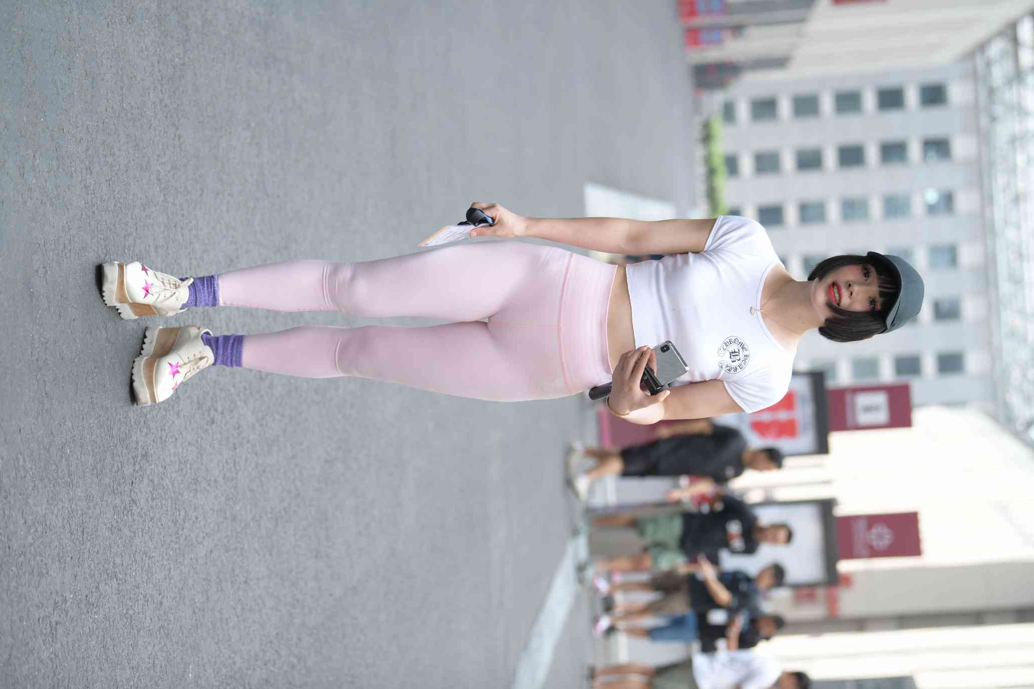 图片[2]-短发鸭舌帽时尚女生【102P】04022-多米街拍