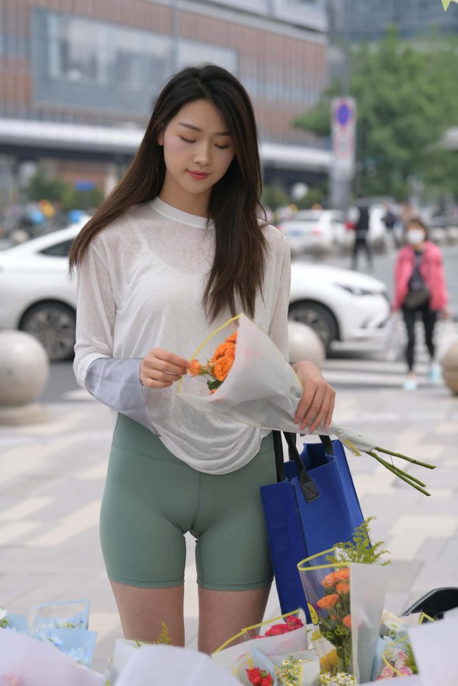 路边买花的白衣长发姑娘【884P】J5726-多米街拍