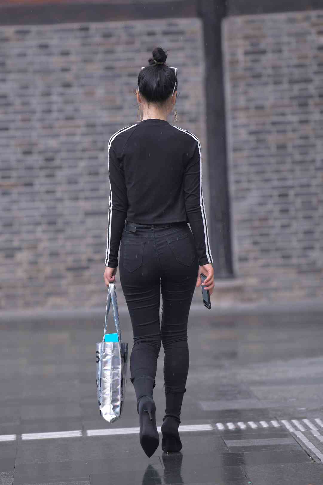 图片[1]-【免费】酷酷的紧身牛仔裤女人【7P】04038-多米街拍
