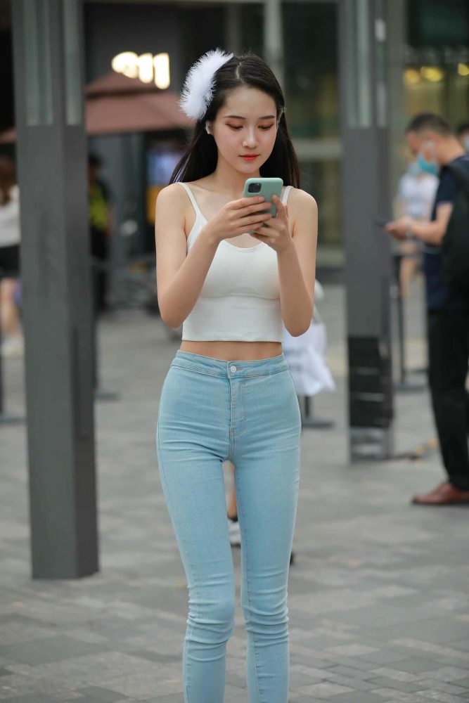 非常漂亮的牛仔裤女孩【98P】J2144-多米街拍