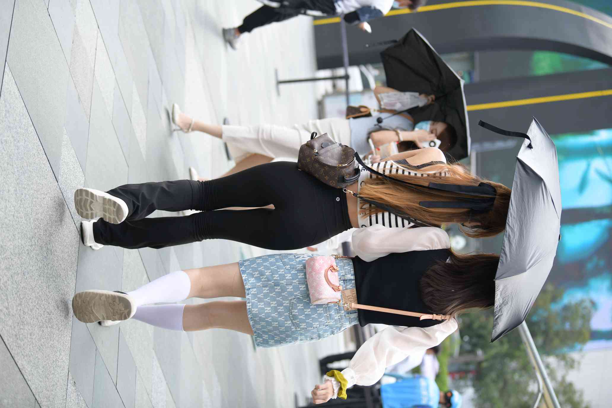 图片[3]-打伞的瑜伽裤姑娘【93P】04032-多米街拍