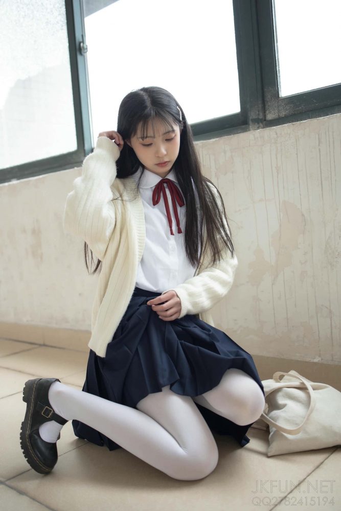 甜美可人的白丝姑娘【127P】J2555-多米街拍