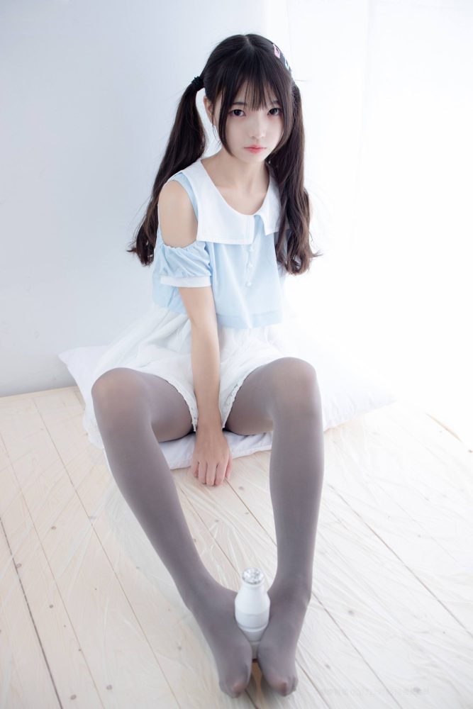 超级甜美的灰丝小姑娘【86P】20005-多米街拍