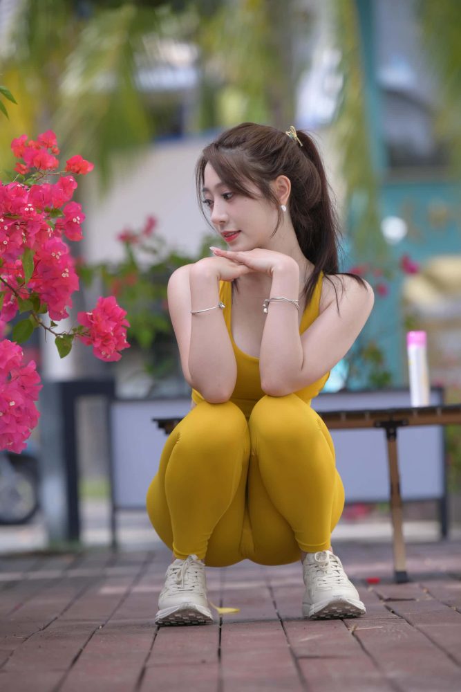 长相甜美的瑜伽裤女孩【695P】DM6305-多米街拍