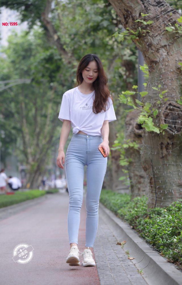 个子非常高的紧身牛仔裤女孩J2065 879P1V-25.5GB-多米街拍