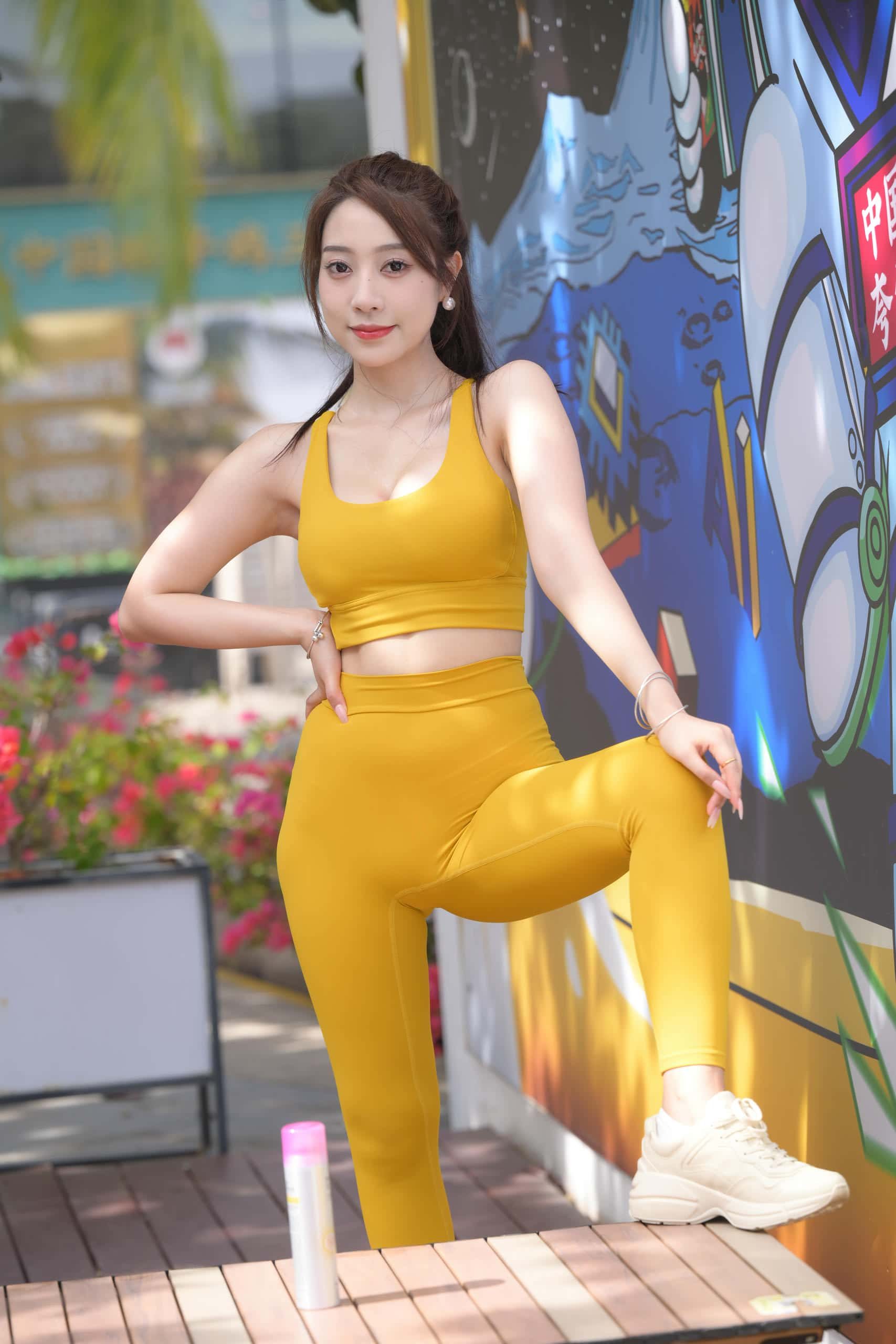 图片[2]-长相甜美的瑜伽裤女孩【695P】DM6305-多米街拍