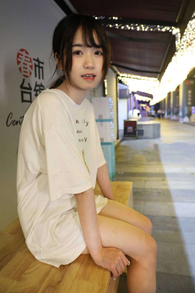 喜欢玩电竞的双马尾粉红女孩【65P】20026-多米街拍