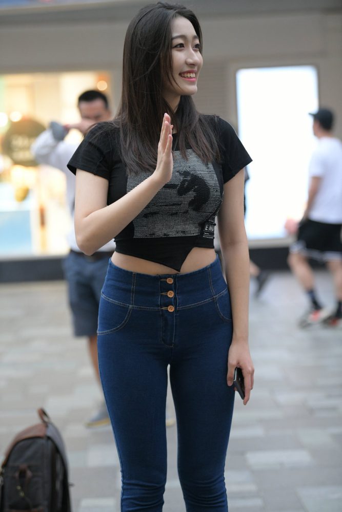 紧身牛仔裤女人J2784 240P-6.66GB-多米街拍
