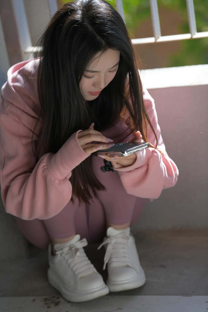 在外面拍照的粉色系女孩【653P】J6238-多米街拍