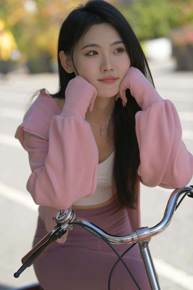 在外面拍照的粉色系女孩【653P】J6238-多米街拍