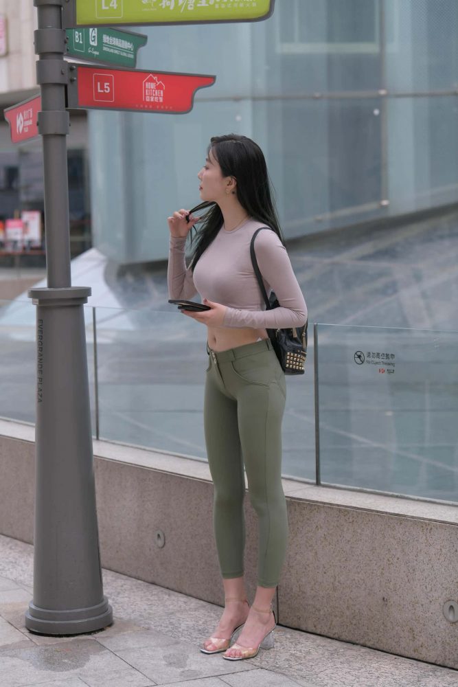 紧身牛仔裤身材很好的女人【529P】J2060-多米街拍
