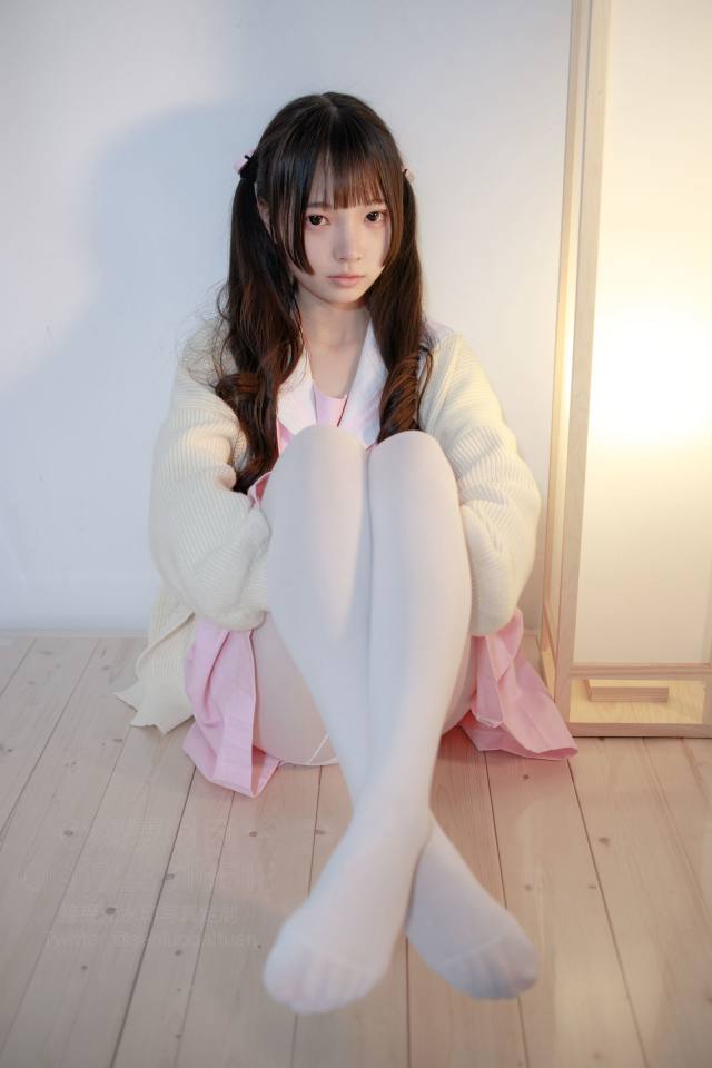 好像有什么心事的白丝双马尾女孩【59P】20022-多米街拍