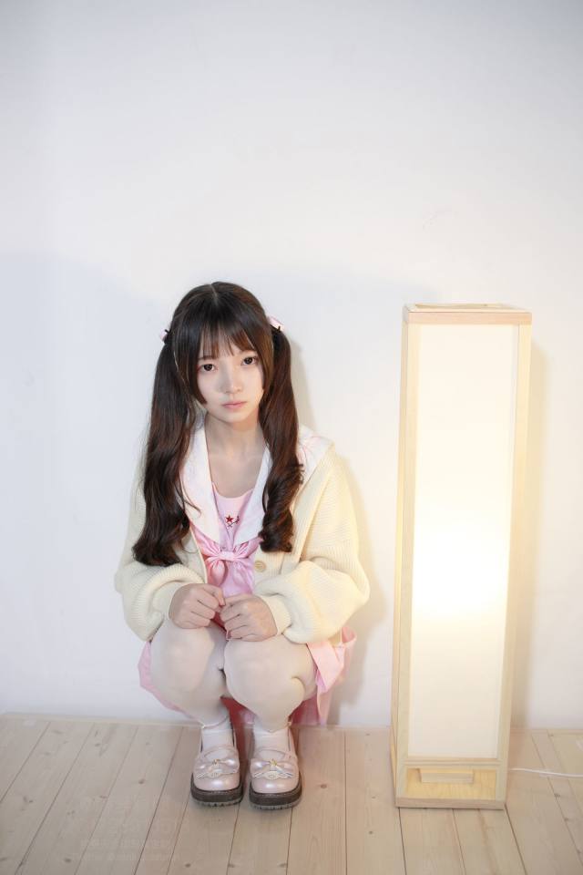 图片[2]-好像有什么心事的白丝双马尾女孩【59P】20022-多米街拍