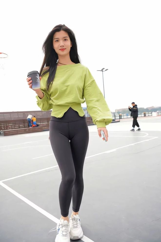 绿色瑜伽裤女孩很开心 J1519 1094P1V-27.6GB-多米街拍