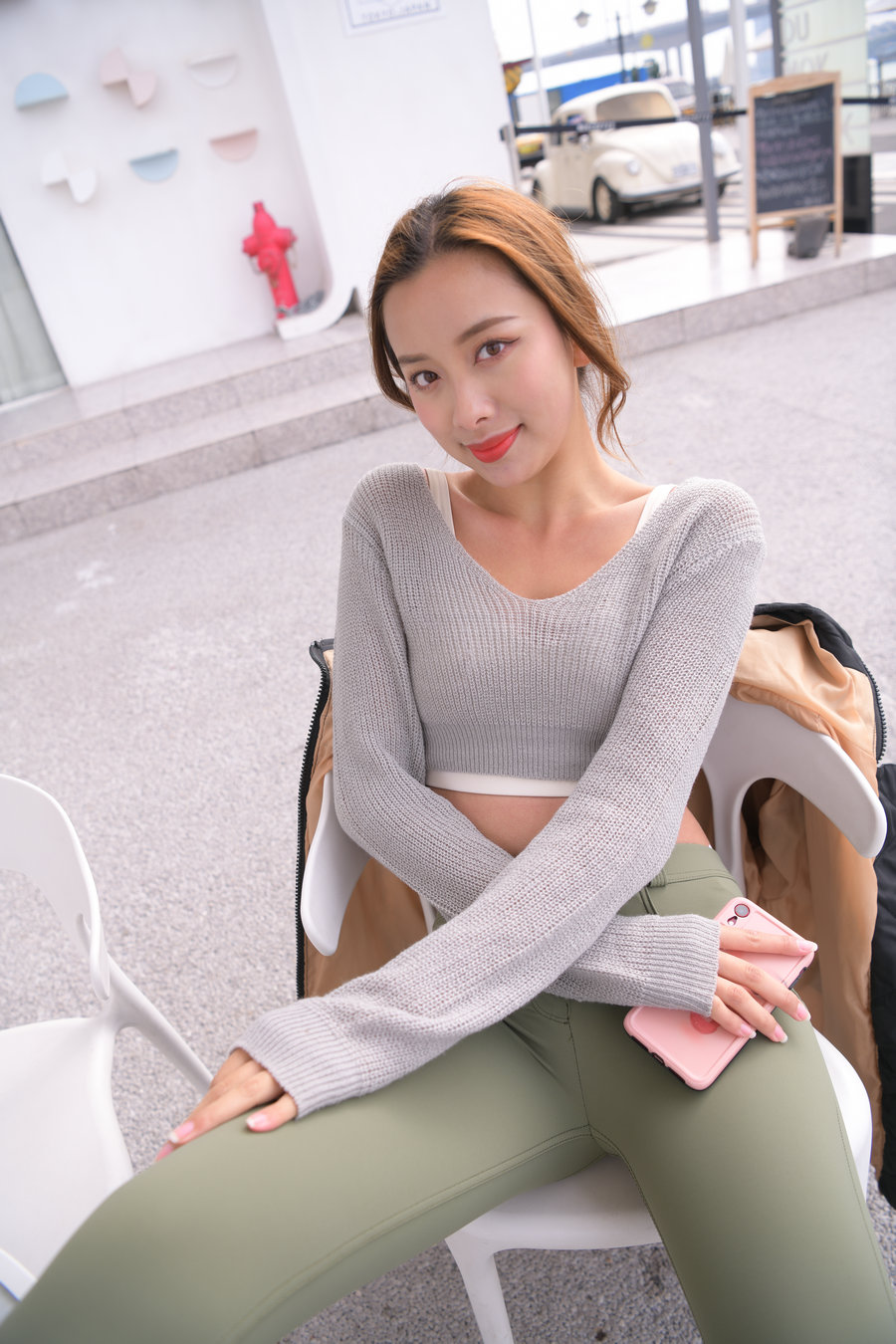 图片[2]-非常可爱的瑜伽裤女孩坐在凳子上 J1520 998P1V-26.5GB-多米街拍