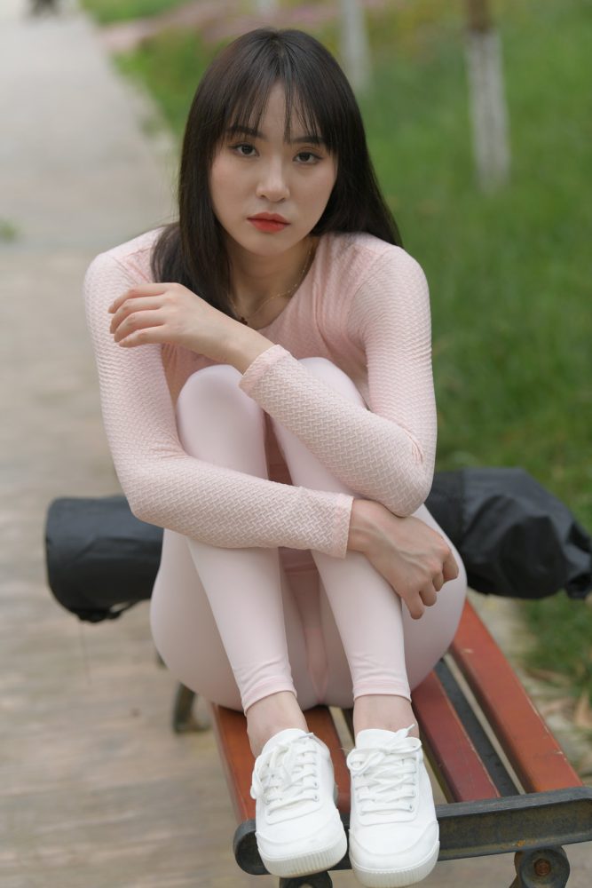 图片[1]-粉粉的瑜伽裤女孩太可爱了 J2090 854P1V-30.4GB-多米街拍