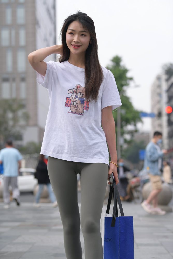一身休闲装的瑜伽裤女孩J2961 709P1V-24.1GB-多米街拍