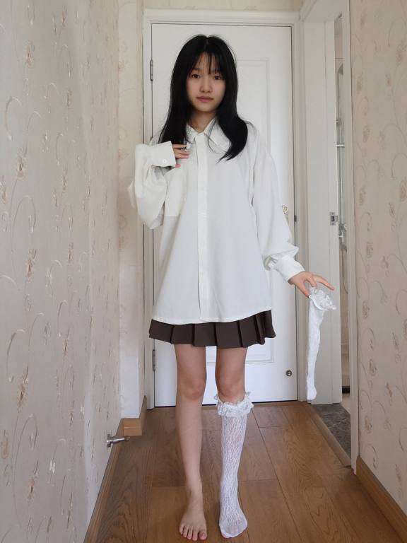 百褶裙可爱又大方的小姑娘【122P】20002-多米街拍