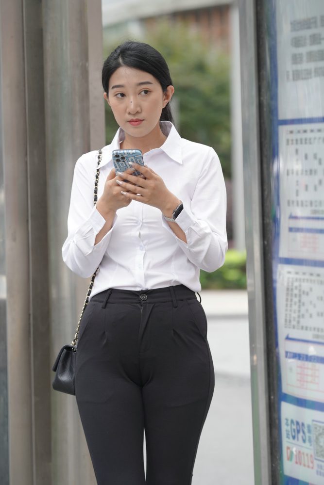 图片[3]-等公交的制服女人J2130 976P2V-29.5GB-多米街拍