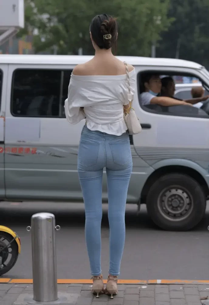 紧身牛仔裤优雅小女人J2238 322P1V-14.1GB-多米街拍