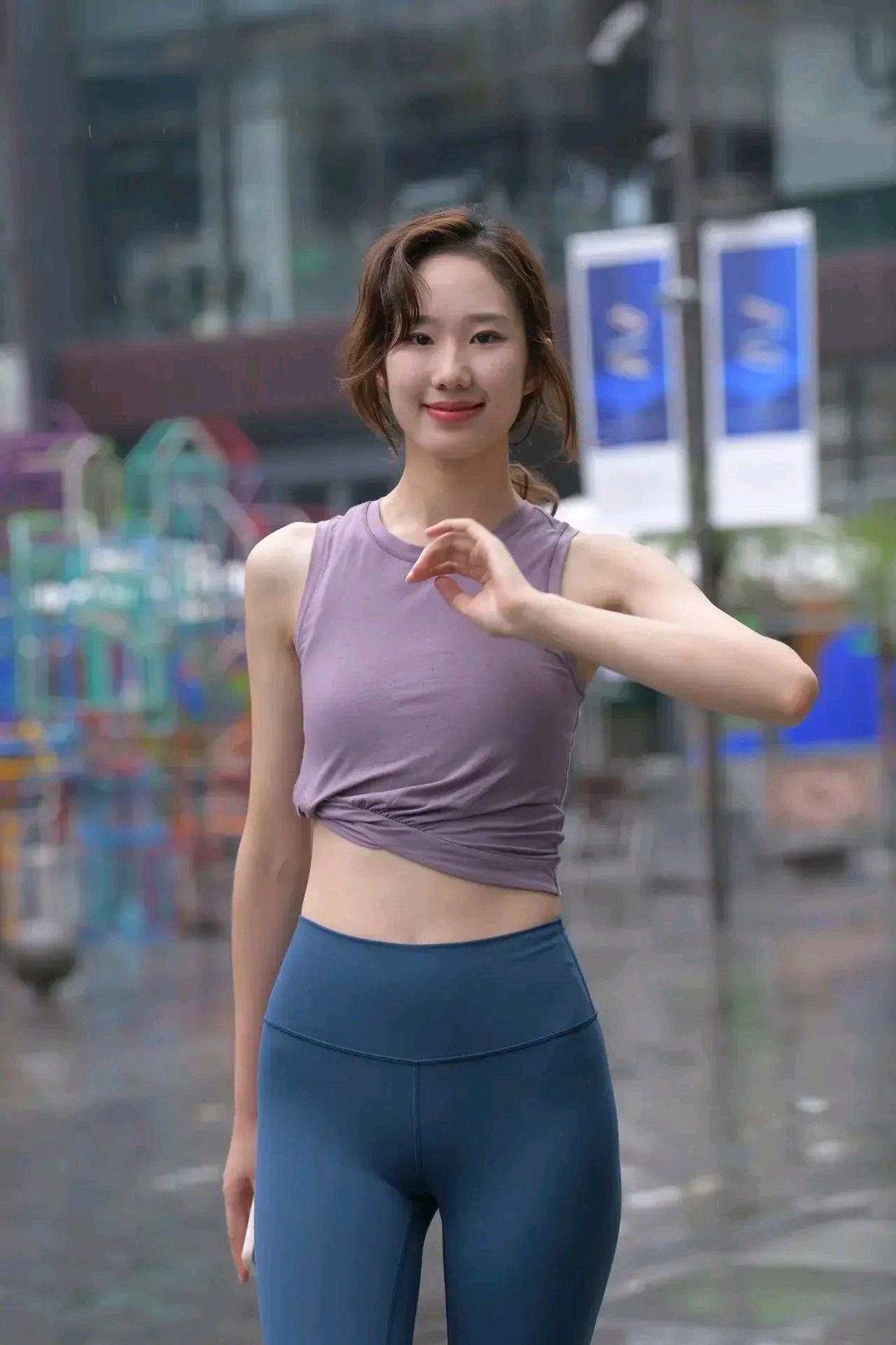 图片[2]-像刘亦菲的蓝色瑜伽裤姑娘J2234 552P1V-20.5GB-多米街拍