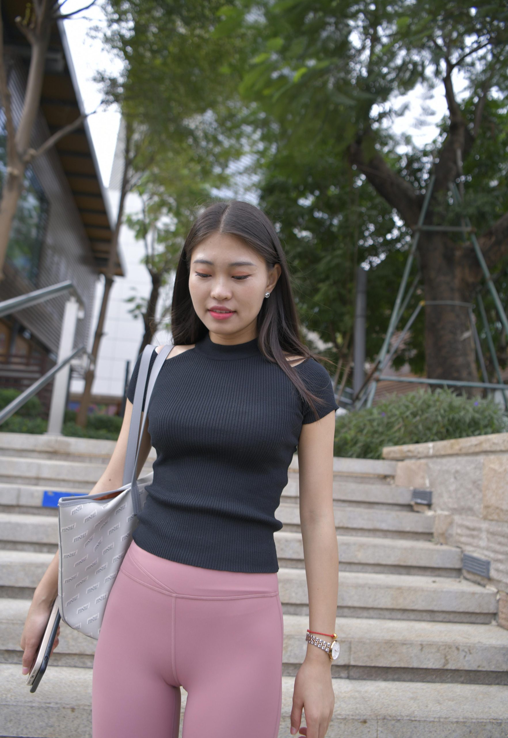 图片[2]-走在街头的瑜伽裤小女人 J1530 213P1V-9.18GB-多米街拍