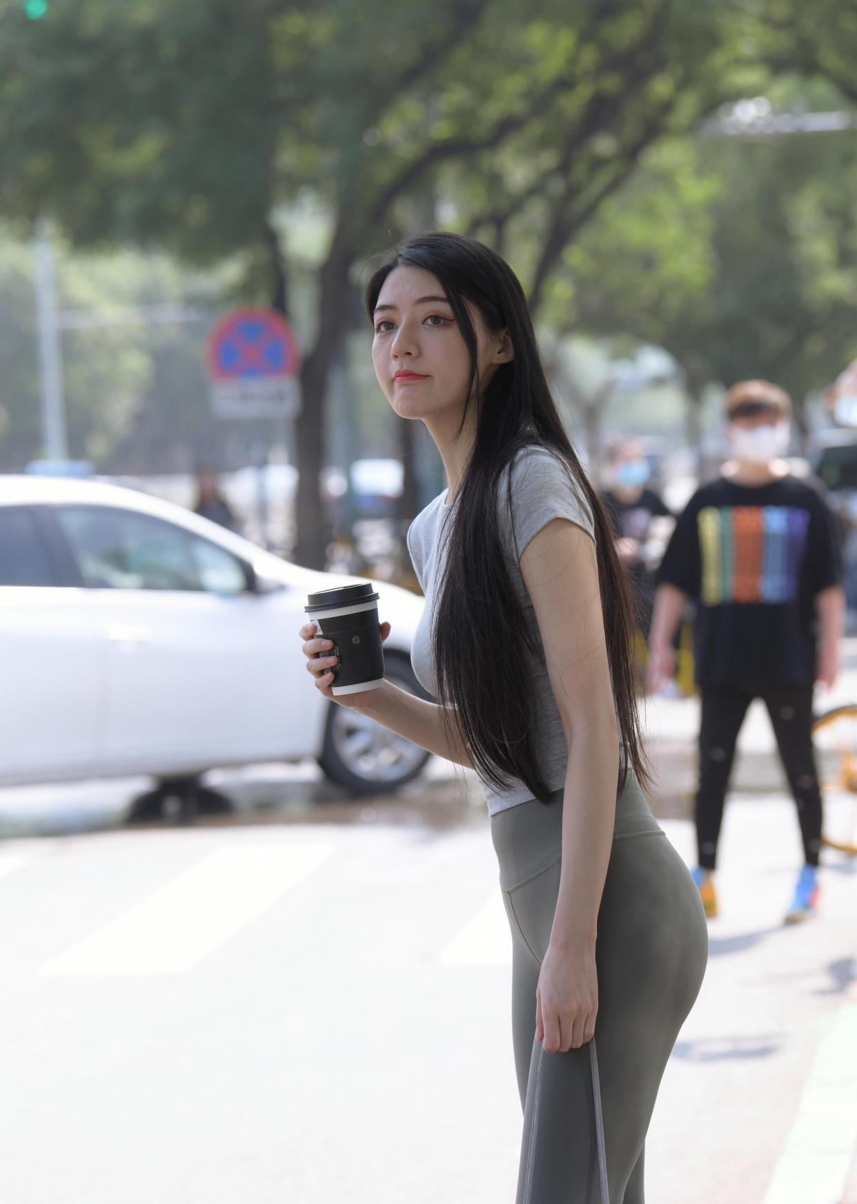 图片[3]-在外面逛街的瑜伽裤女孩J2240 449P1V-16.7GB-多米街拍