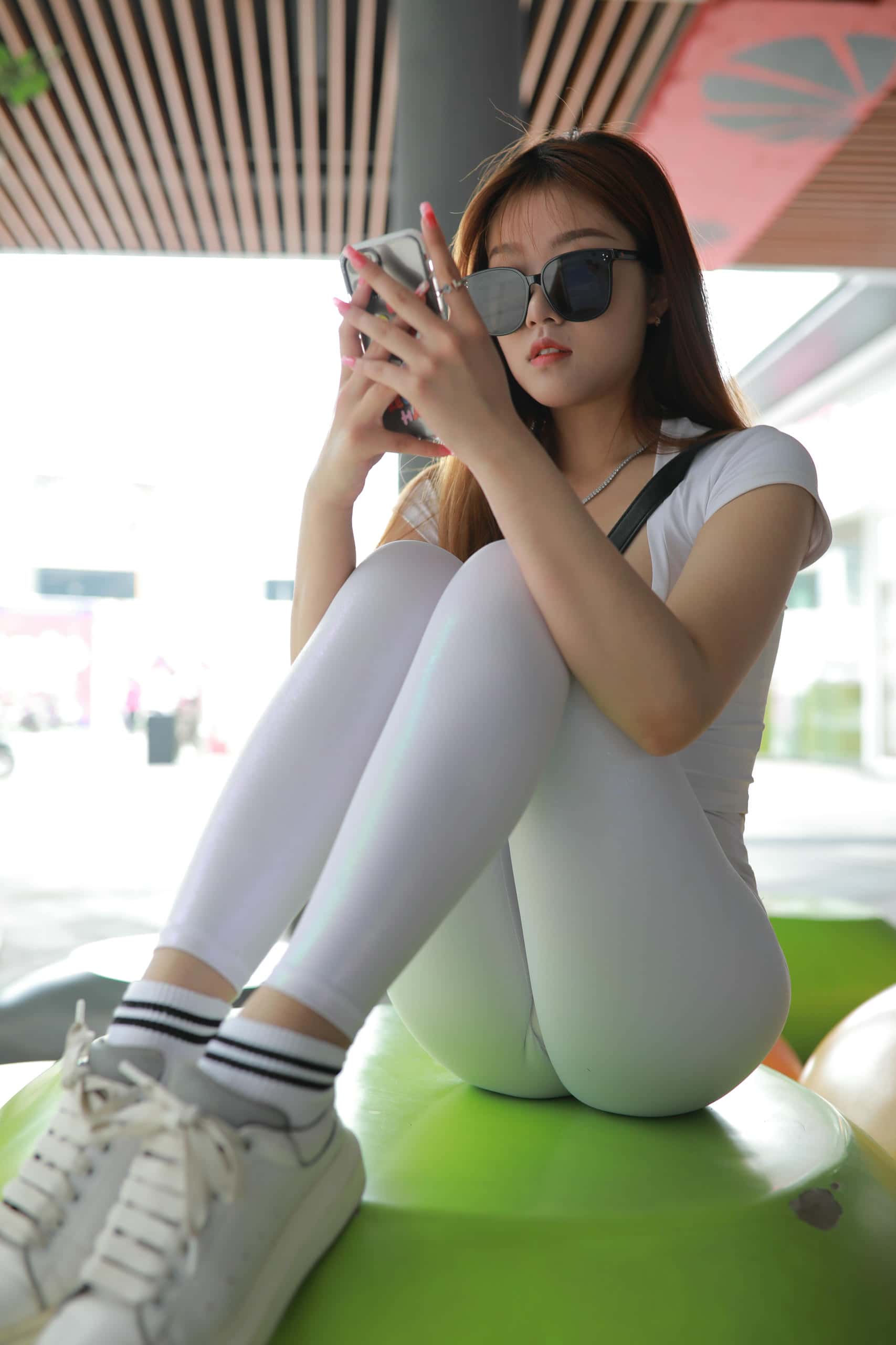 图片[3]-看上去拽拽的瑜伽裤女孩【425P】J1695-多米街拍