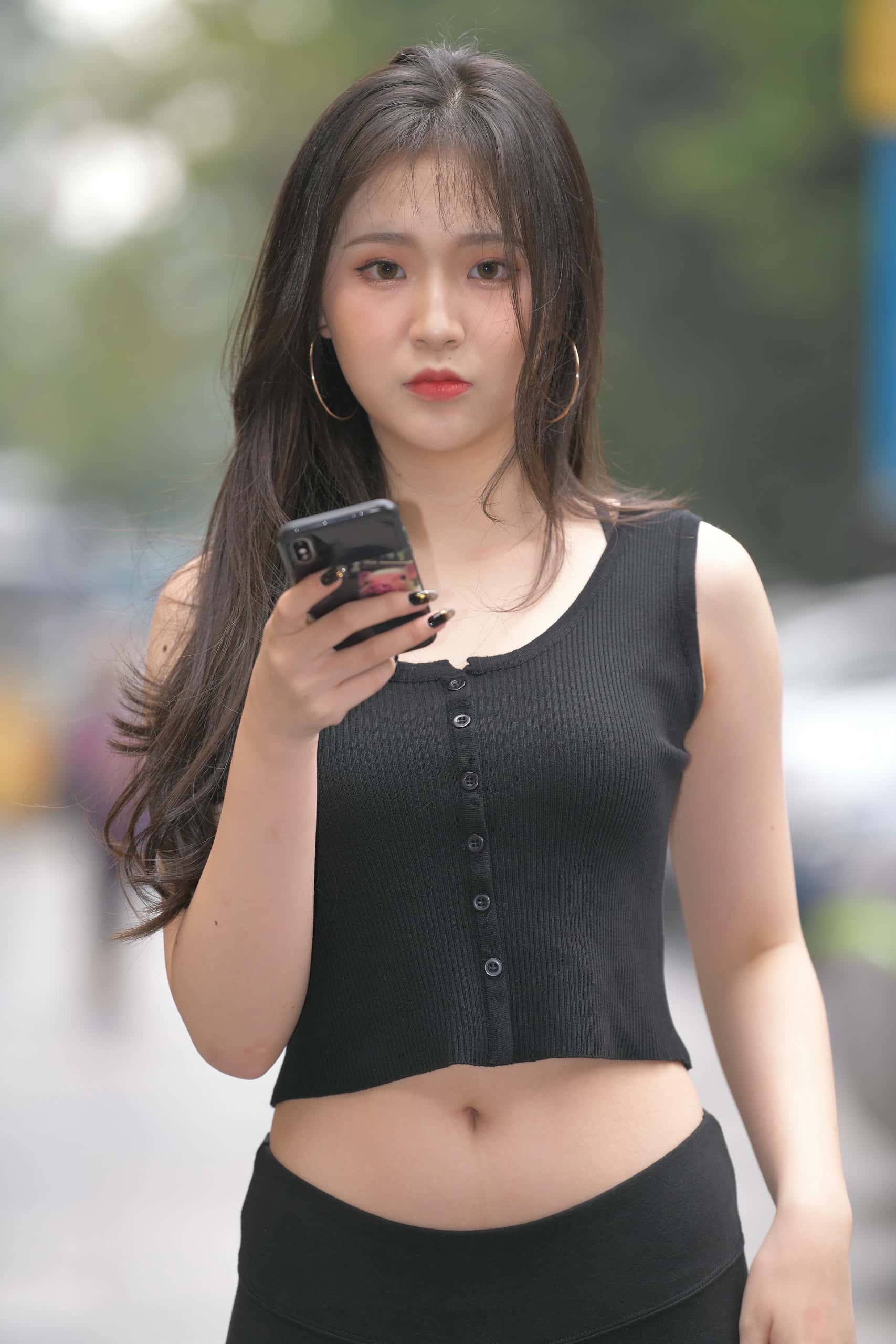 图片[2]-喝奶茶的黑色瑜伽裤长发姑娘【376P】00055-多米街拍