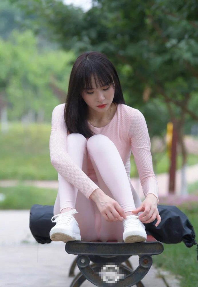 图片[4]-粉粉的瑜伽裤女孩太可爱了 J2090 854P1V-30.4GB-多米街拍