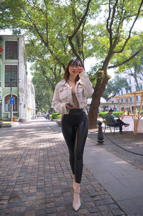 图片[2]-戴眼镜的皮裤女孩 J1473 1046P2V-35.5GB-多米街拍