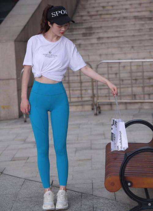 图片[3]-蓝色瑜伽裤阳光女孩J2095 611P1V-21.8GB-多米街拍