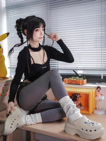 图片[9]-牛仔热裤+灰丝姑娘玩自拍-多米街拍