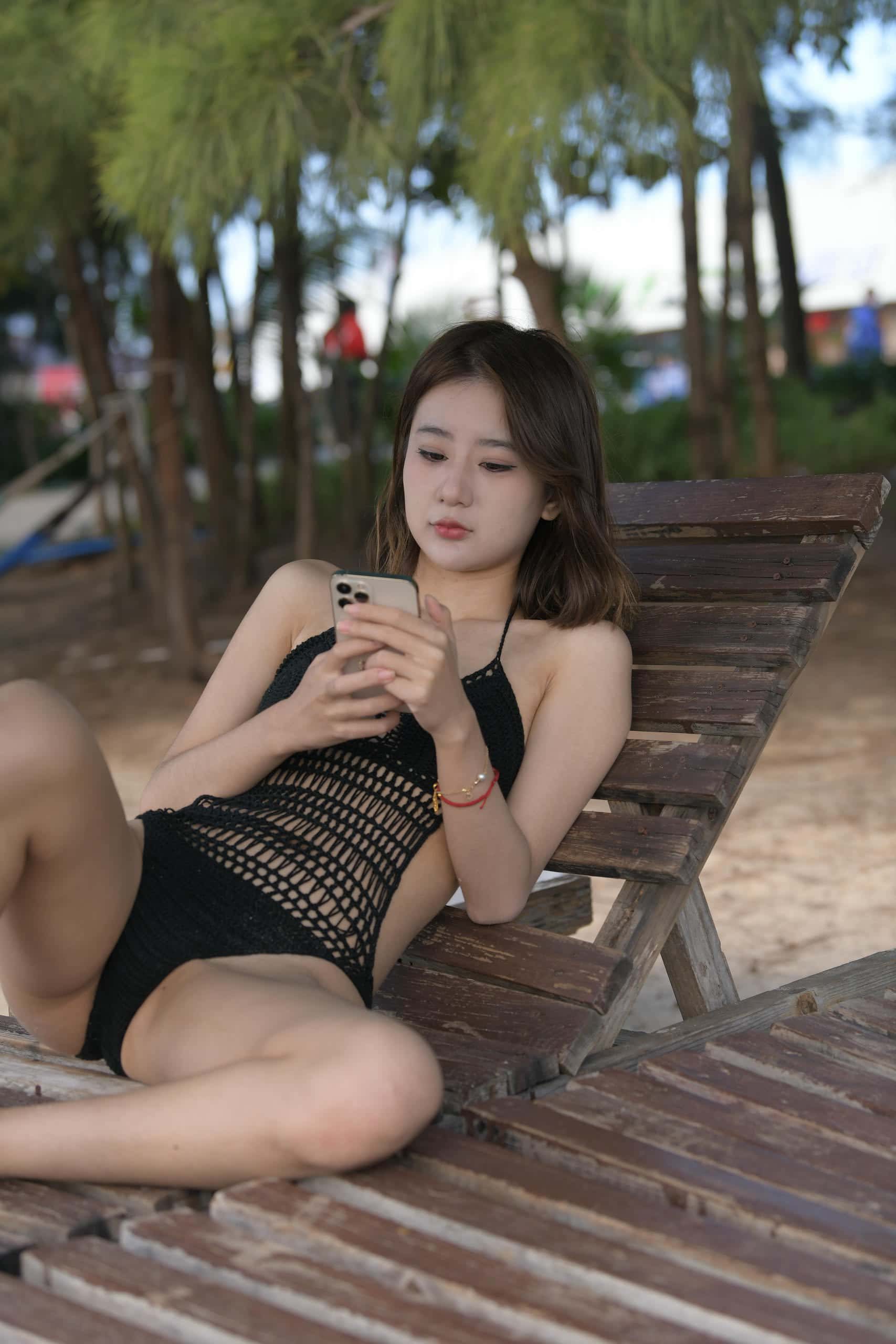 图片[3]-海边度假的黑色泳装少女【445P】QB7080-多米街拍