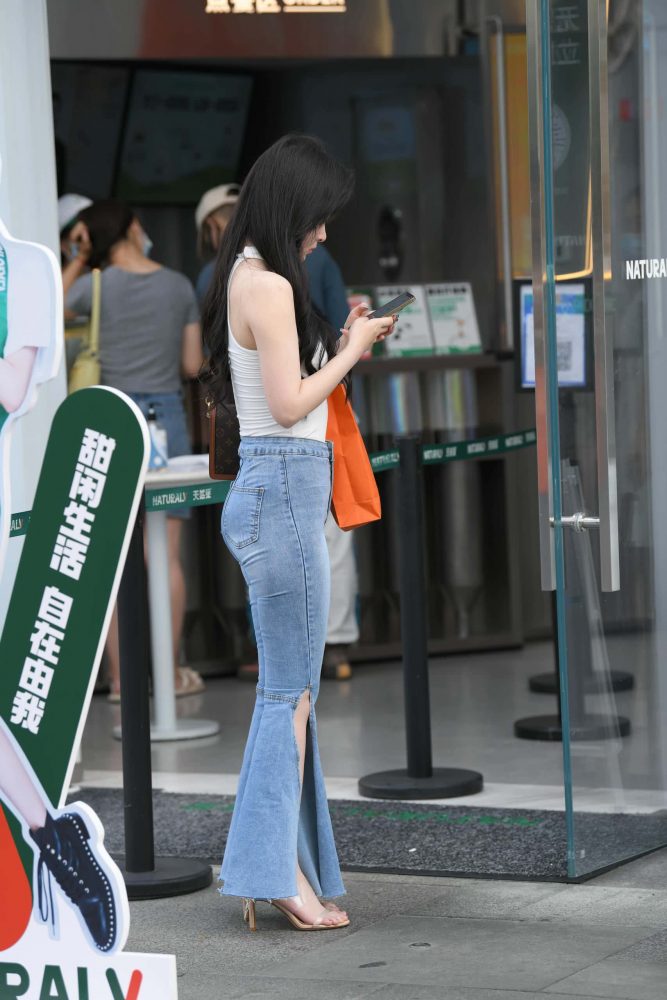 身材绝佳的时尚姐妹花【160P】J4470-多米街拍
