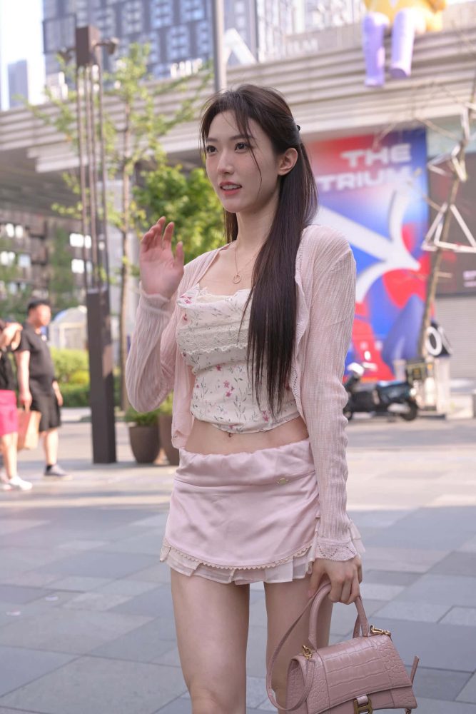 穿蕾丝蛋糕裙的粉色系少女【131P】J7577-多米街拍