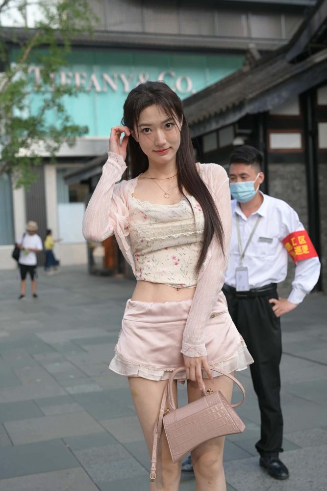穿蕾丝蛋糕裙的粉色系少女【131P】J7577-多米街拍