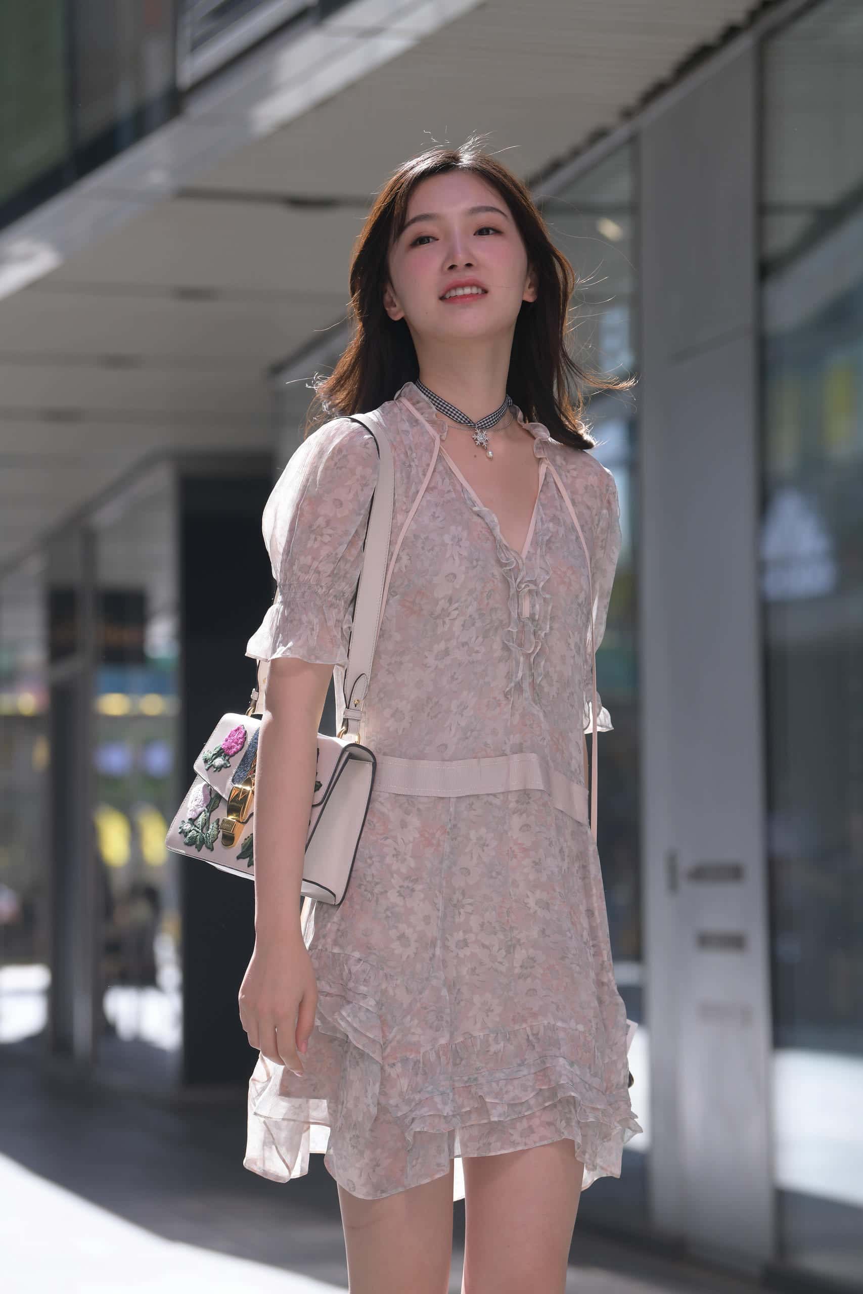 图片[2]-笑容甜美的连衣裙姑娘【24P】J1814-多米街拍