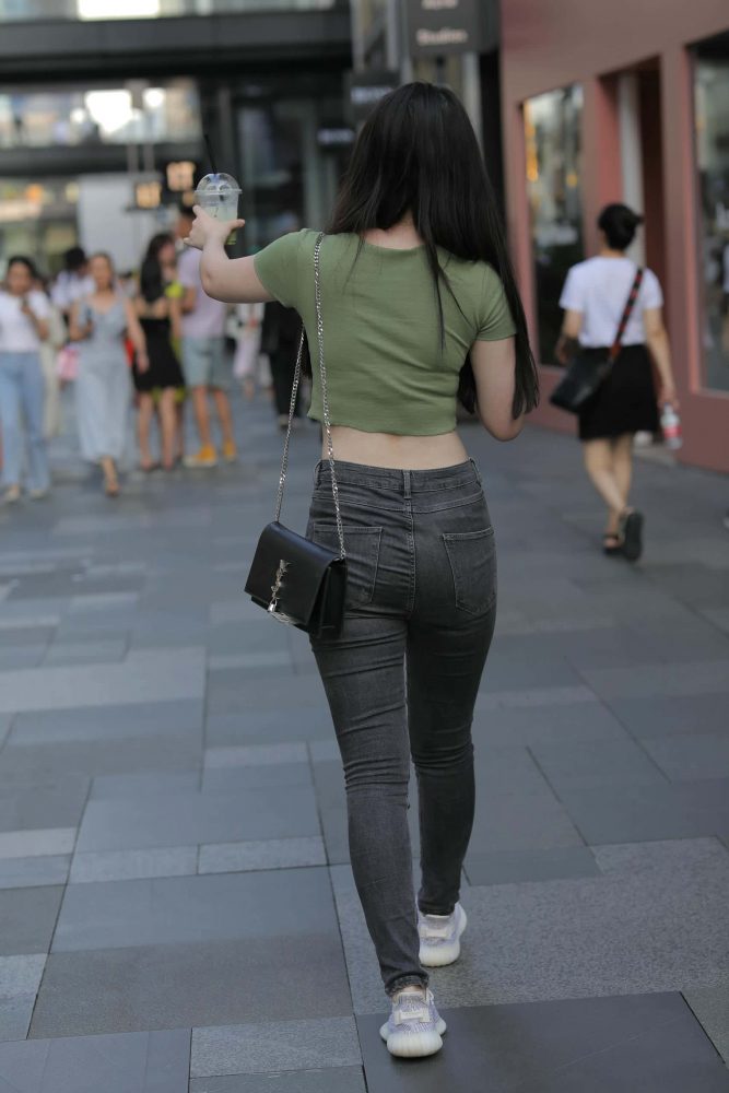 甜美靓丽牛仔裤女孩 【106P】J4144-多米街拍