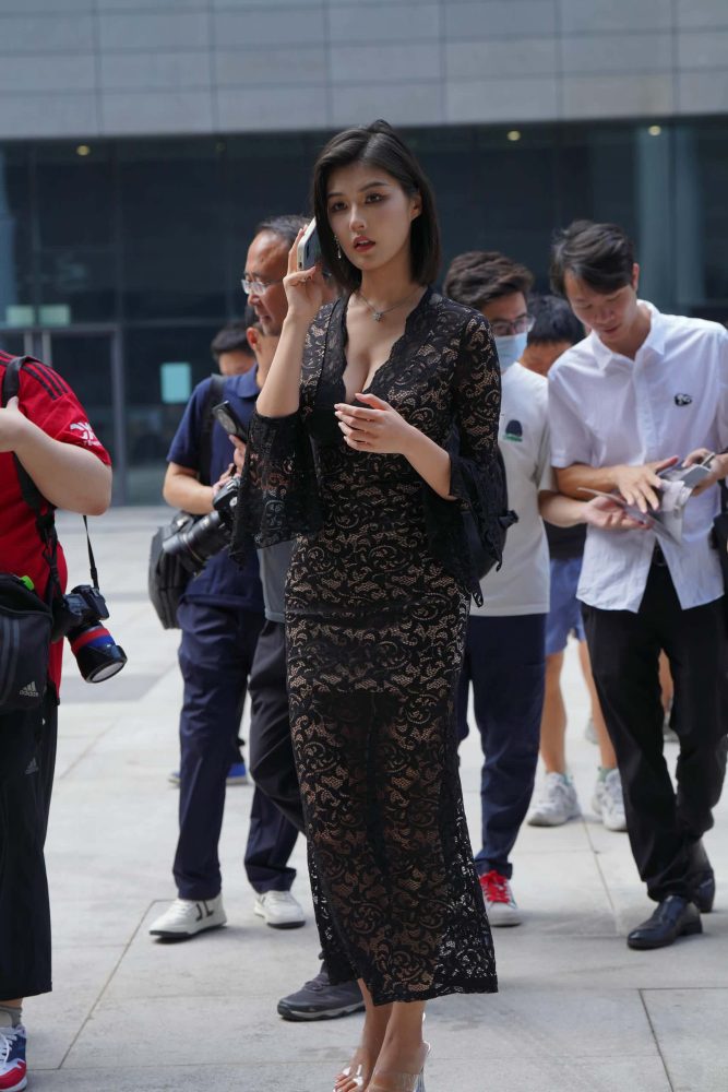 穿黑色透明长裙的姑娘【175P】J8257-多米街拍