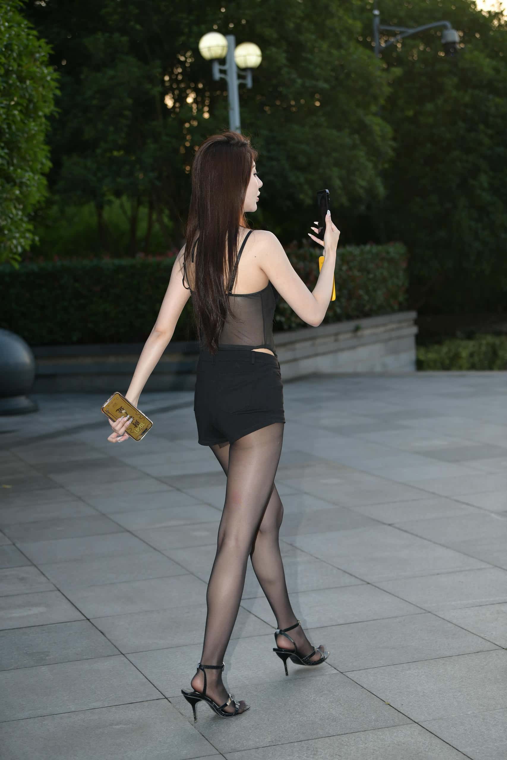 图片[4]-黑丝热裤透色上衣女孩【73P】J7833-多米街拍