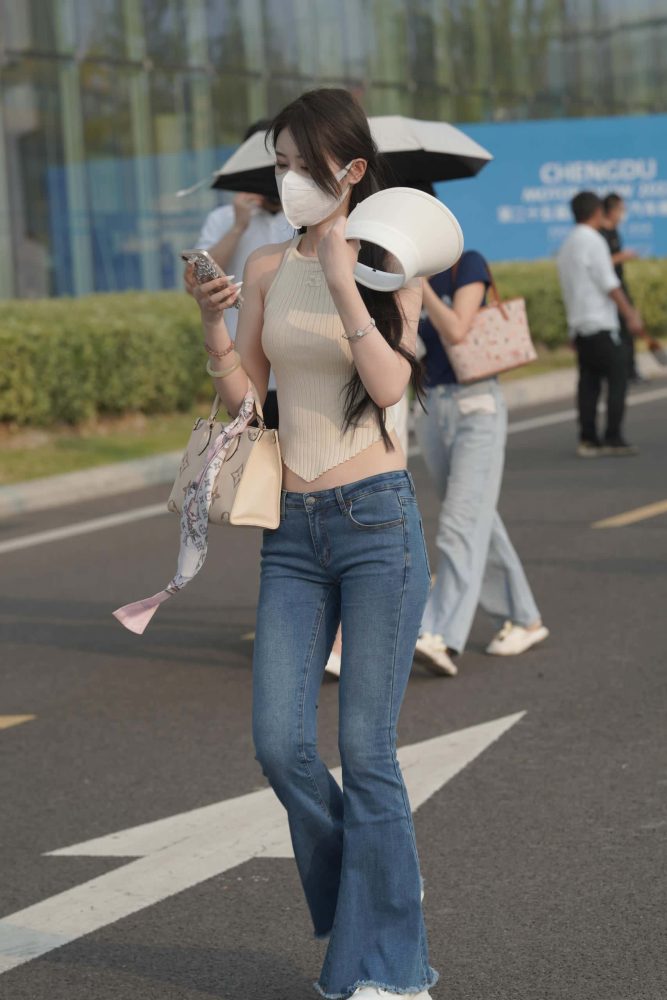 清纯喇叭牛仔裤女孩 【79P】J3591-多米街拍