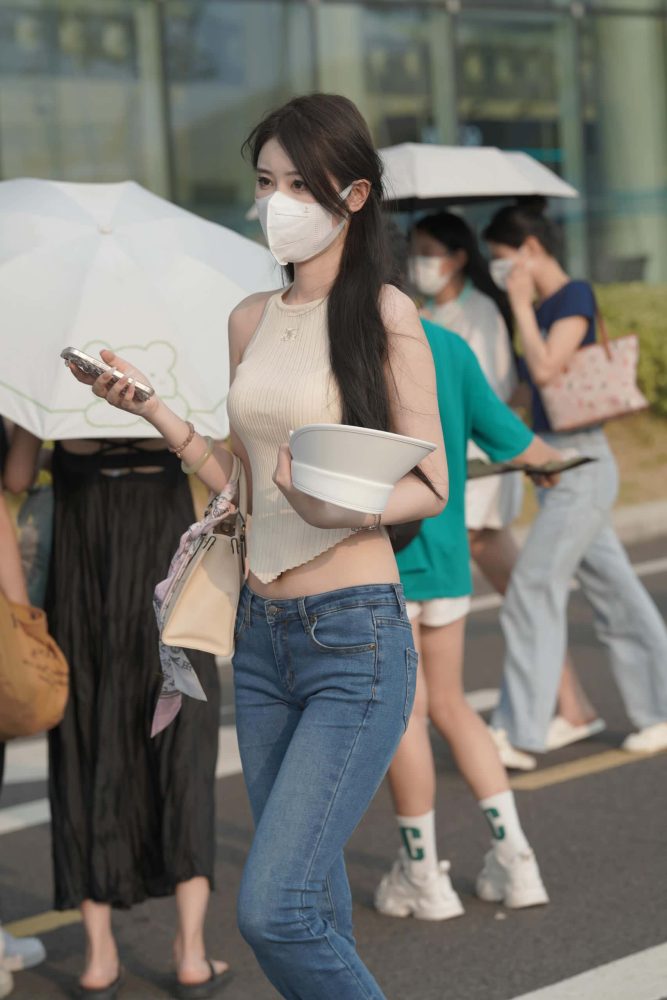 清纯喇叭牛仔裤女孩 【79P】J3591-多米街拍