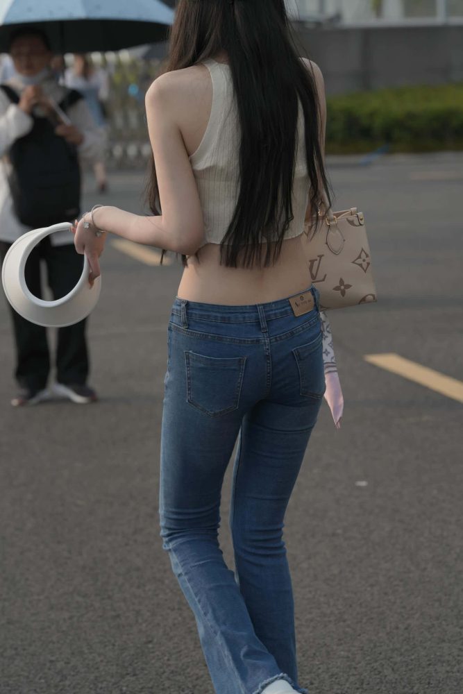 清纯喇叭牛仔裤女孩 【79P】J3591-多米街拍