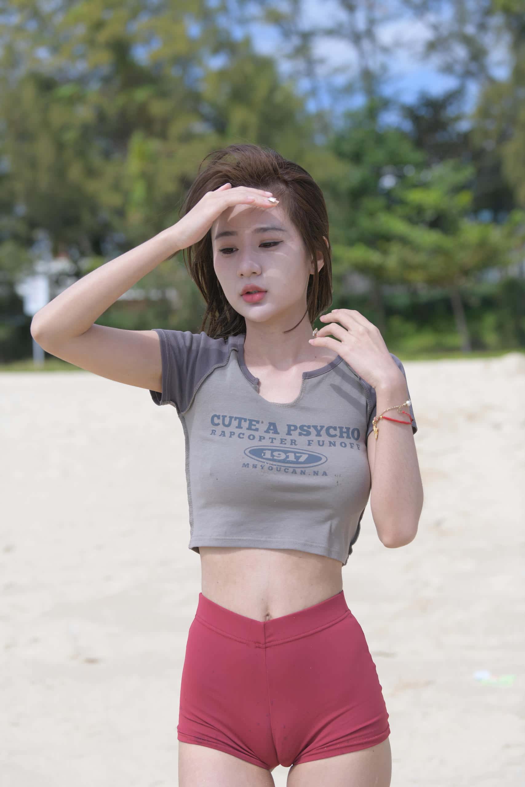图片[3]-海边尽情玩耍的短发姑娘【784P】P207-多米街拍