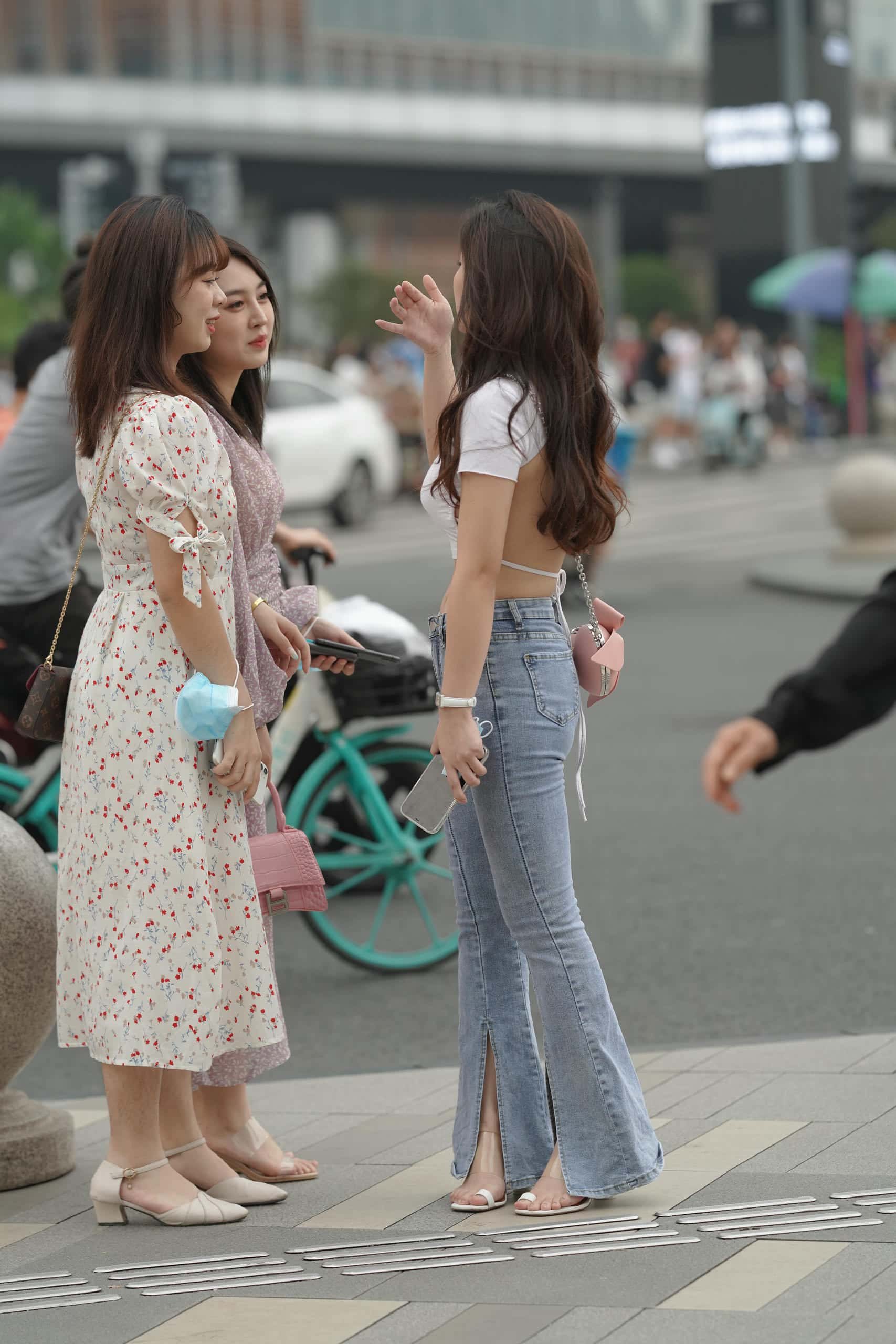 图片[5]-爱笑的蓝色紧身牛仔裤妹子【137P】P0220-多米街拍
