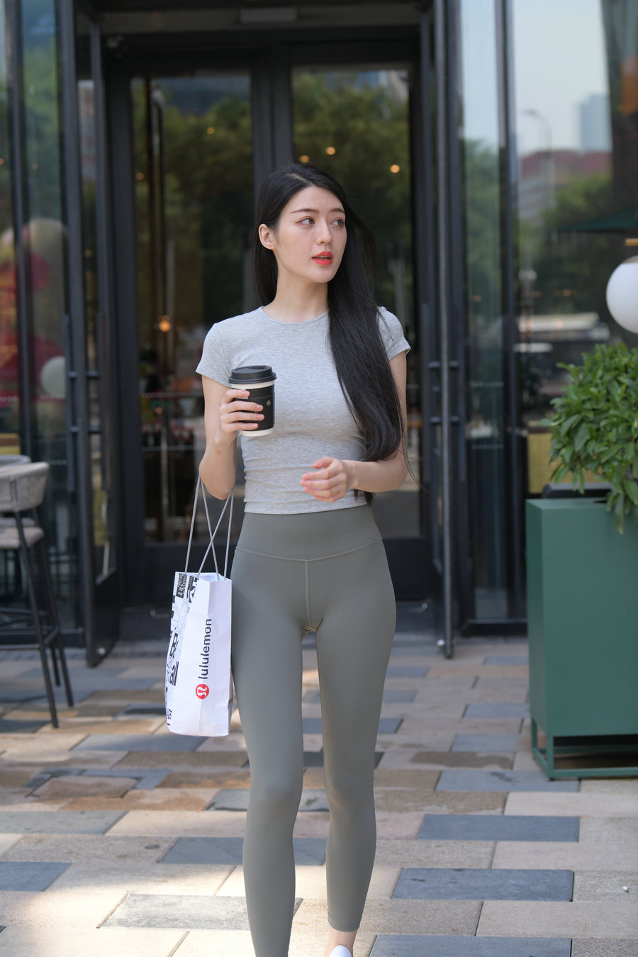 图片[3]-在外面逛街的瑜伽裤女孩J2240 449P1V-16.7GB-多米街拍